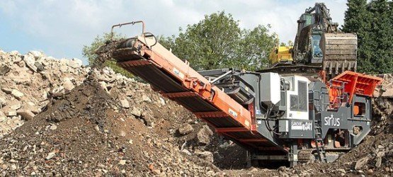 QJ341 Mobile jaw crusher in recycling